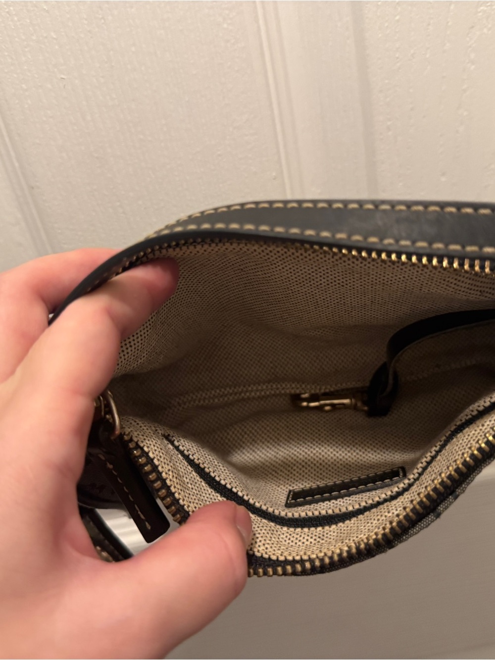 Dooney & Bourke mini monogram bag - Picture 6 of 6